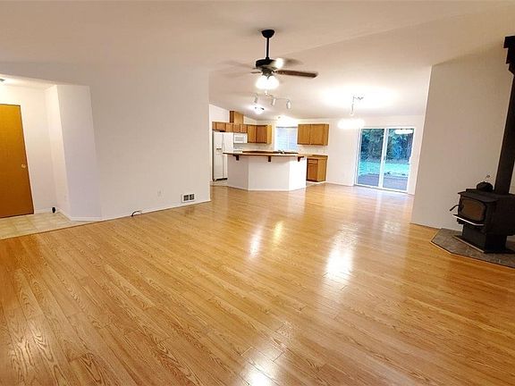 3rd image of 21 E Wokojance Ln