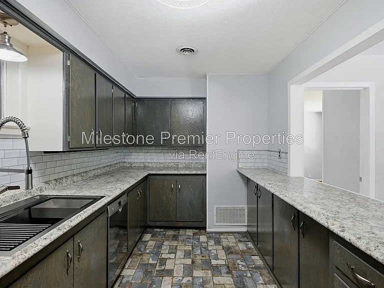 101 Lakewood Ln — Photo 9