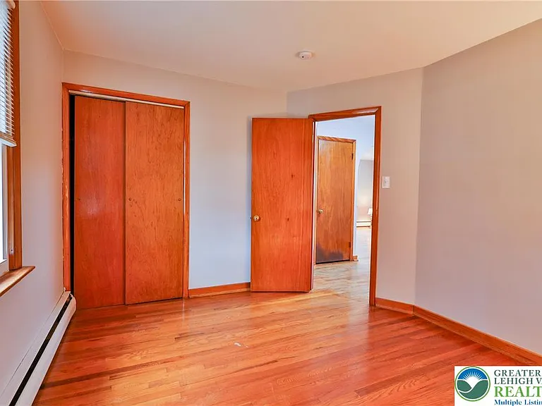 336 E Market St — Photo 14