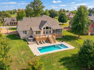 524 Country Club Dr, Dickson, TN 37055