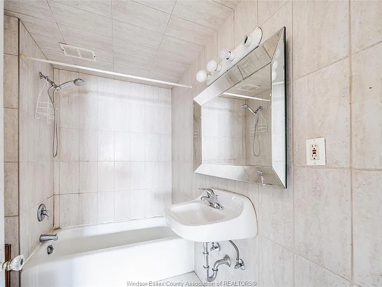 1701 Wyandotte St E #630 — Photo 16