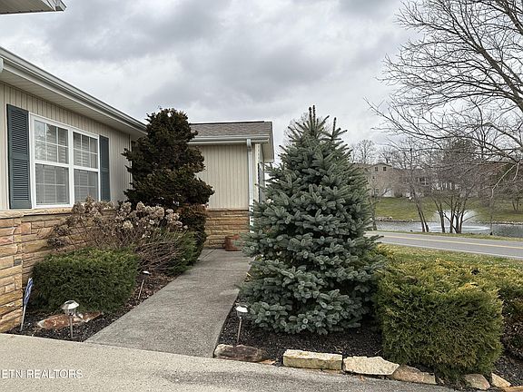 2nd image of 421 The Gardens Dr