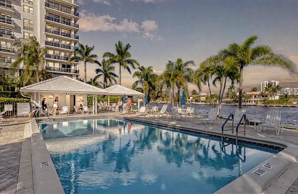 1st image of 6387 Bay Club Dr