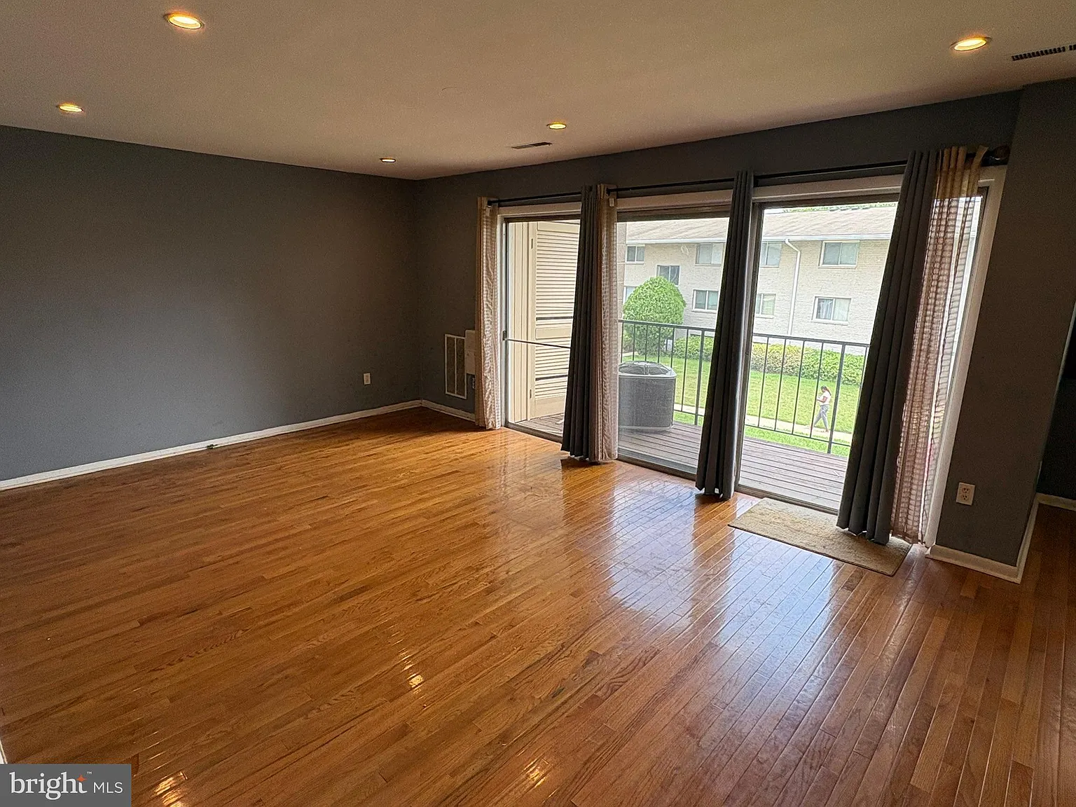 Carrollan Gardens Condo — Photo 2