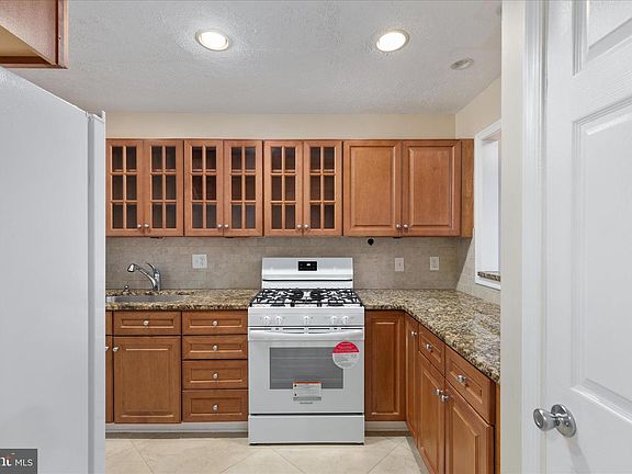 5th image of 10110 Oakton Terrace Rd #10110
