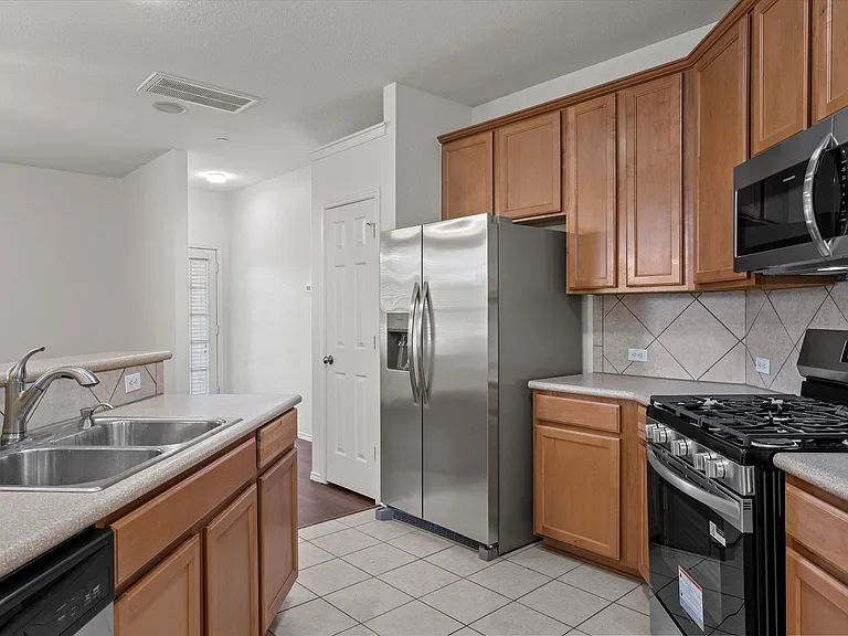 9201 Brodie Ln #203 — Photo 8