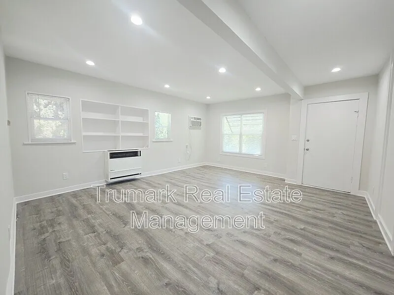 4 bed, 2.5 bath, $4,995 — Photo 1