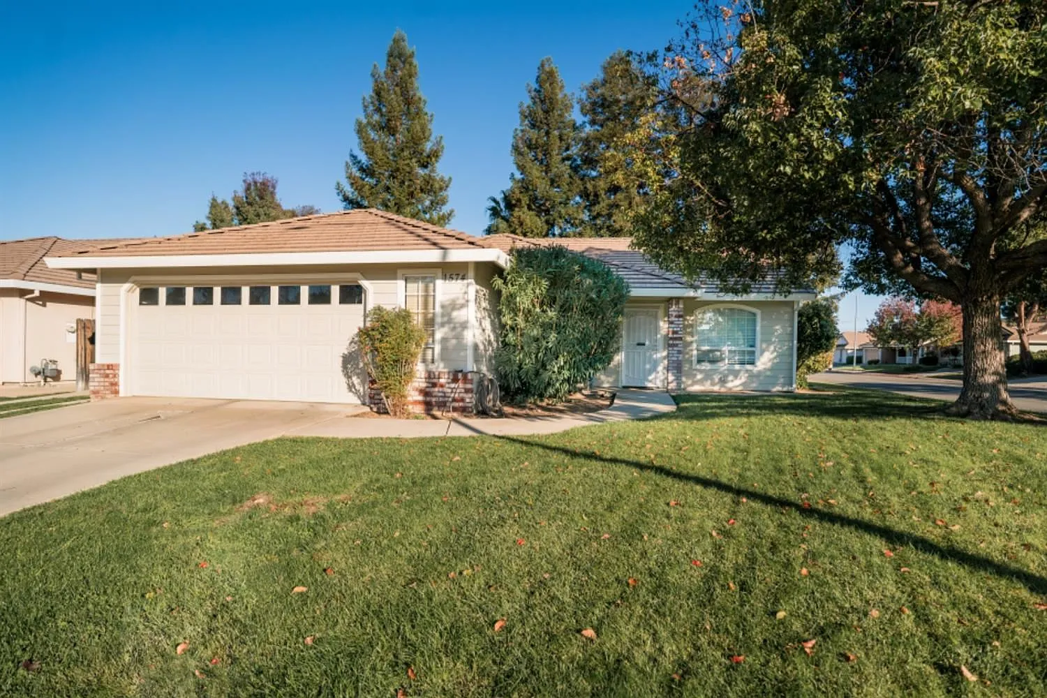 1574 Portola Valley Rd photo 1