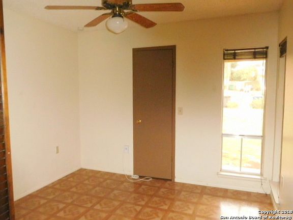 4th image of 5959 Oak Run St