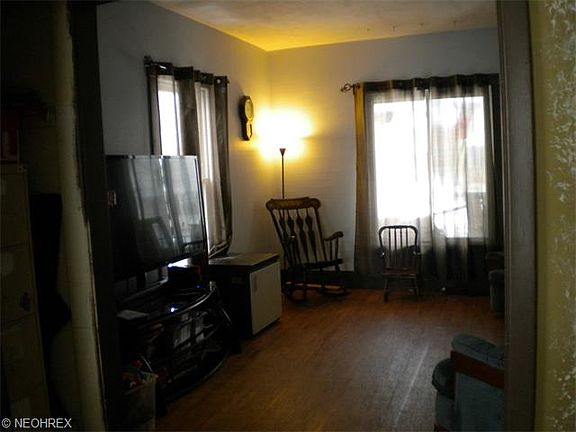 4th image of 1110 Woodland St NE