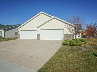 3376 38th St S, Moorhead, MN 56560
