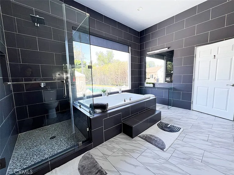 5835 Topeka Dr — Photo 35