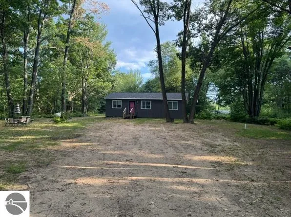 10403 W Round Lake Rd, Lake City, MI 49651