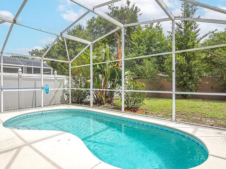 4402 Hamlet Ct — Photo 4