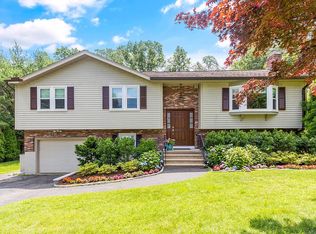 53 Independence Dr, Woburn, MA 01801