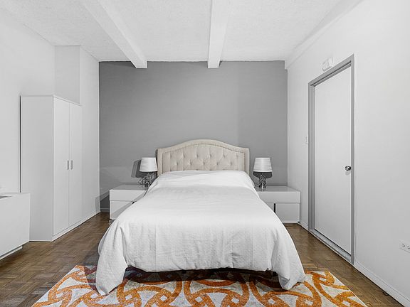 3rd image of 150 W 50th St #1703