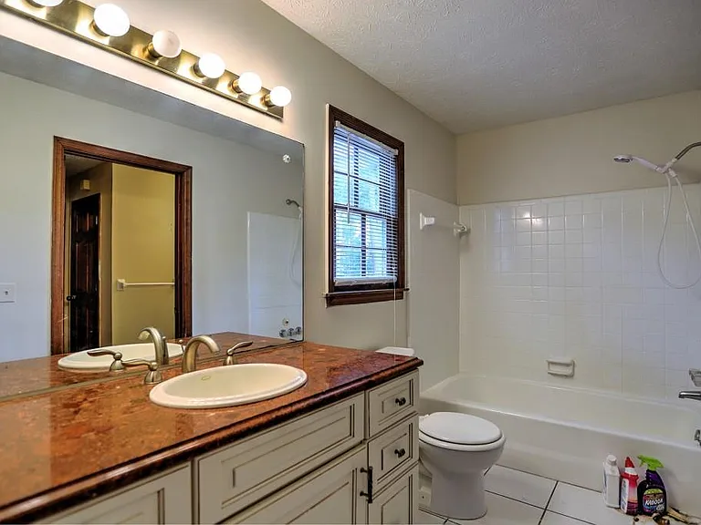 2940 Connie St — Photo 10