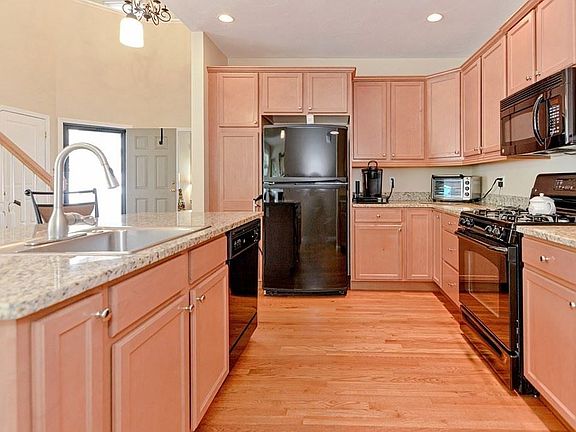 5th image of 36 Williams Rd Unit 36