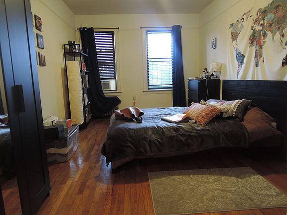 2nd image of 2563 42nd St APT 14