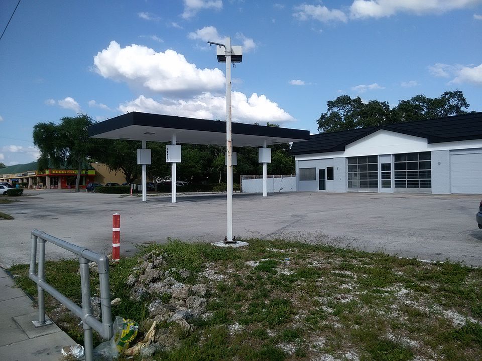 2nd image of 2650 Stickney Point Rd