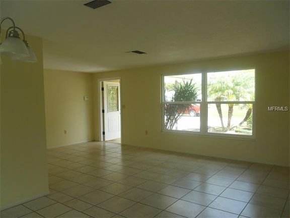 5th image of 585 Denburn Ct