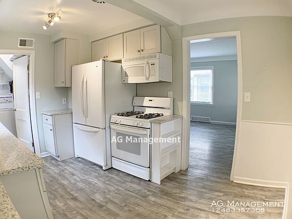 5th image of 24300 Cloverlawn Ave