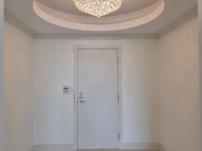 2111 Lake Shore Blvd W #Penthouse 18 — Photo 3