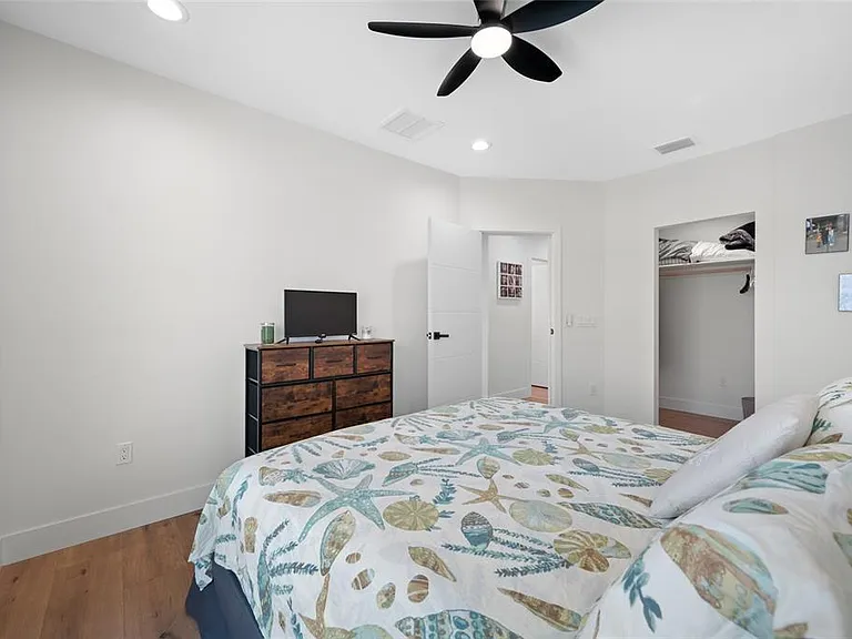 2200 Bay Blvd #A — Photo 47