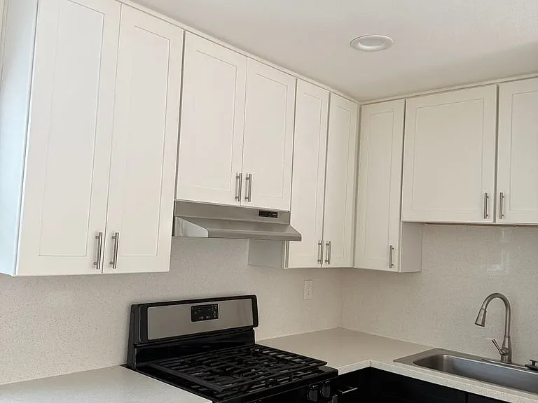 950 Bishop Apartments — Photo 1