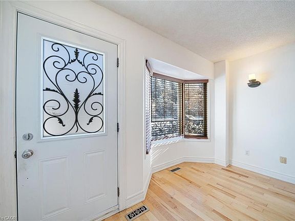 3rd image of 108 Olde Bayview Ave