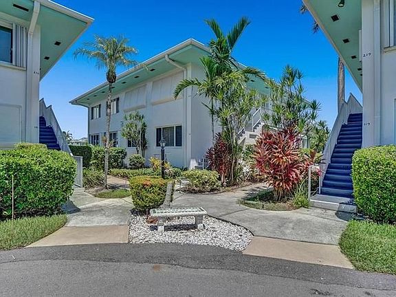 3rd image of 180 Isle Of Venice Dr APT 118