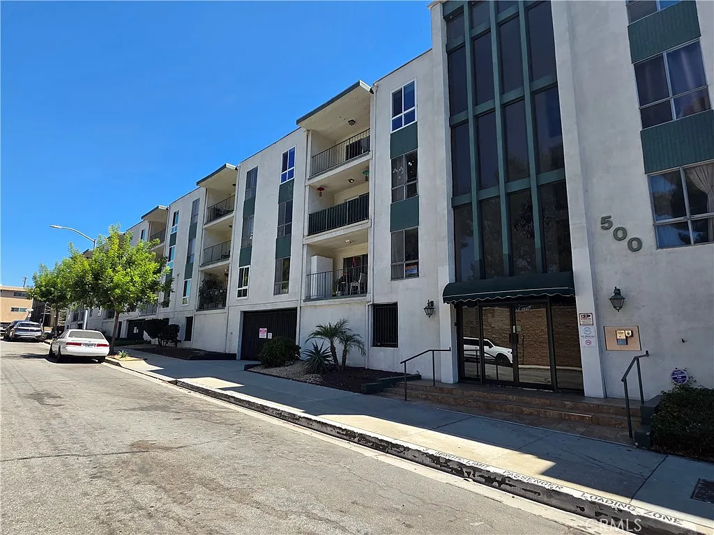 2 bed, 956 sqft, $2,950 — Photo 2
