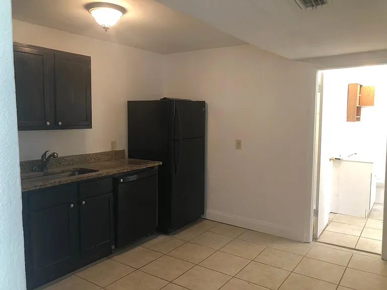 1902 Cloverlawn Ave — Photo 3