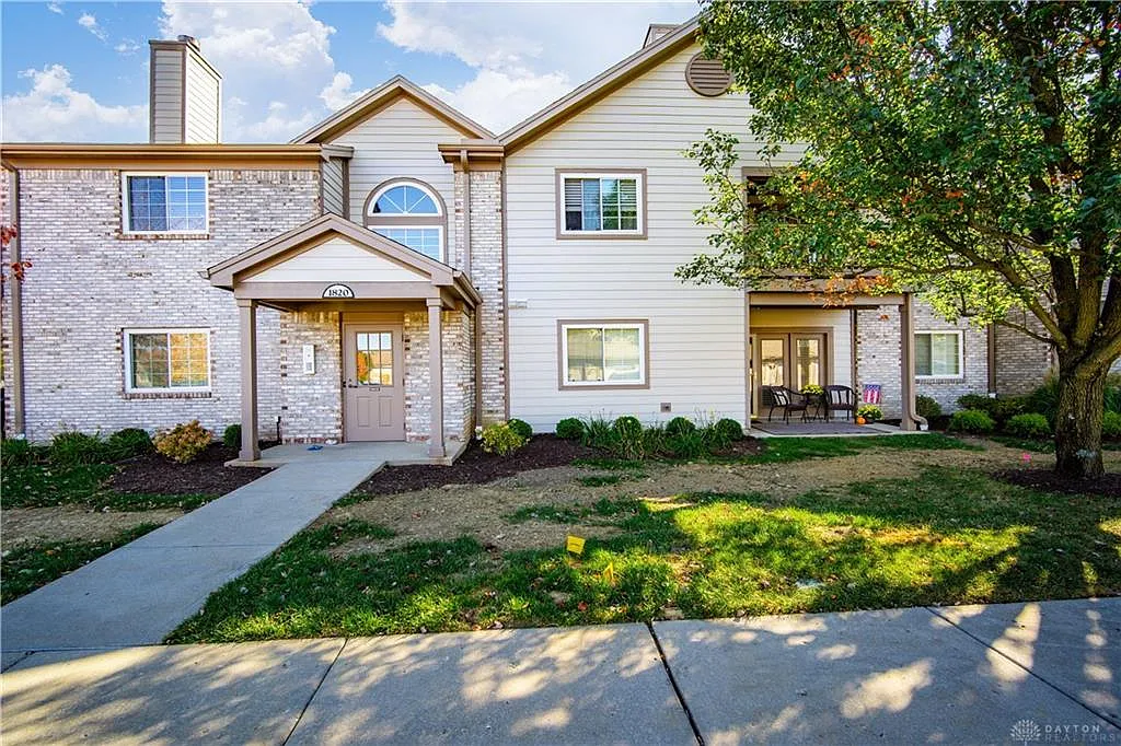 1820 Piper Ln photo 1