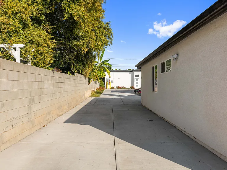 10842 Memory Park Ave — Photo 45