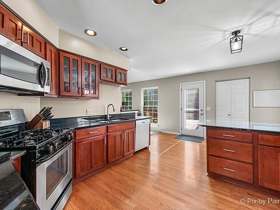 4th image of 735 Royal Glen Dr