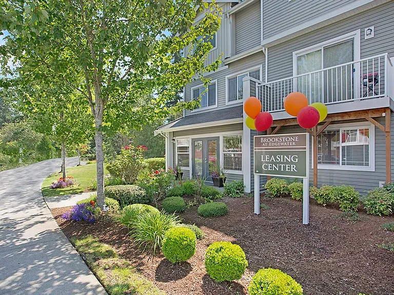 Brookstone at Edgewater — Photo 22