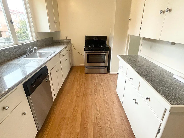1003 Lombard St — Photo 18