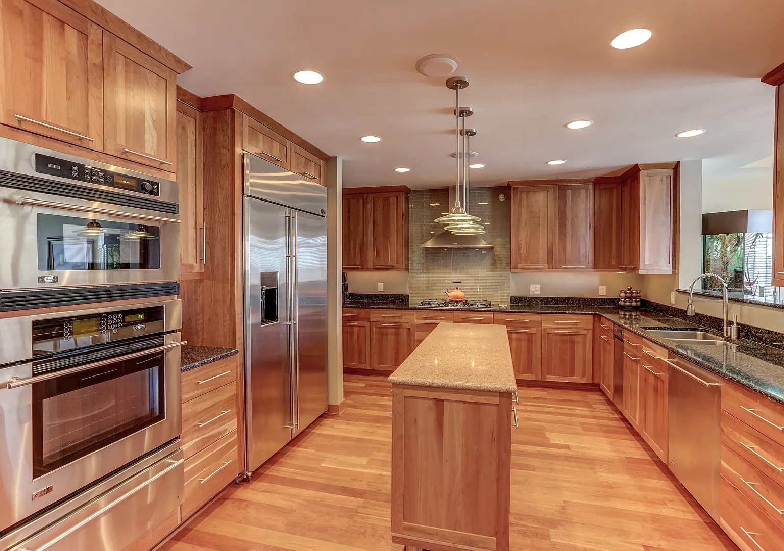 1070 Grandview Court — Photo 2