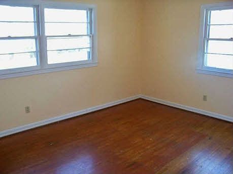 3rd image of 123 11th Ave NW