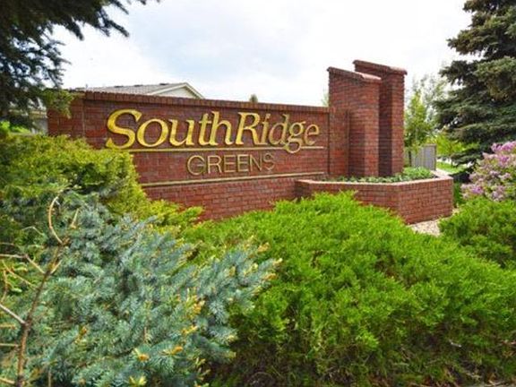 golf course community-bring your golf cart...