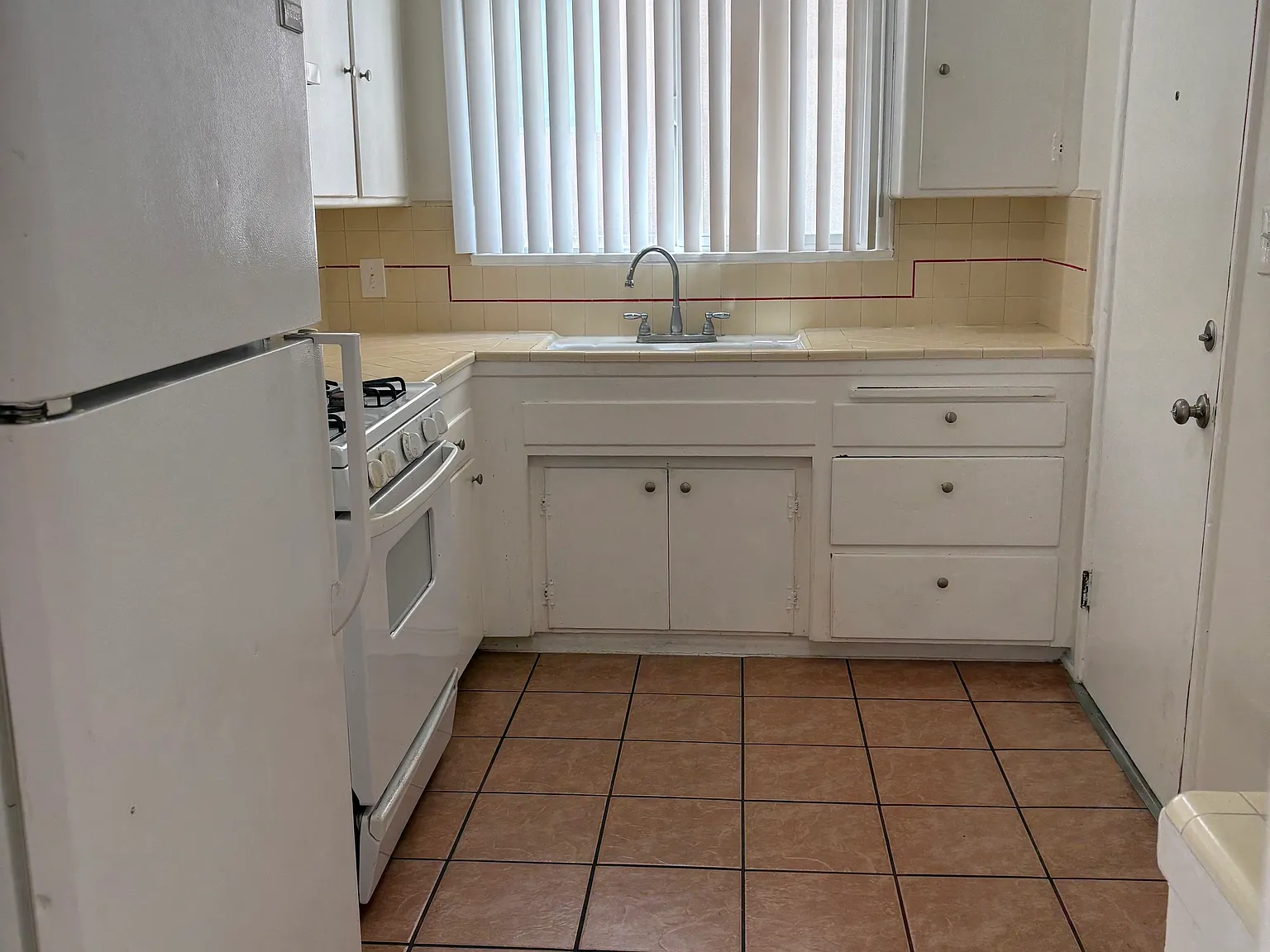 1 bed, 750 sqft, $1,700 — Photo 4