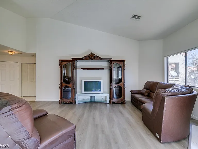5054 S Rainbow Blvd #202 — Photo 11