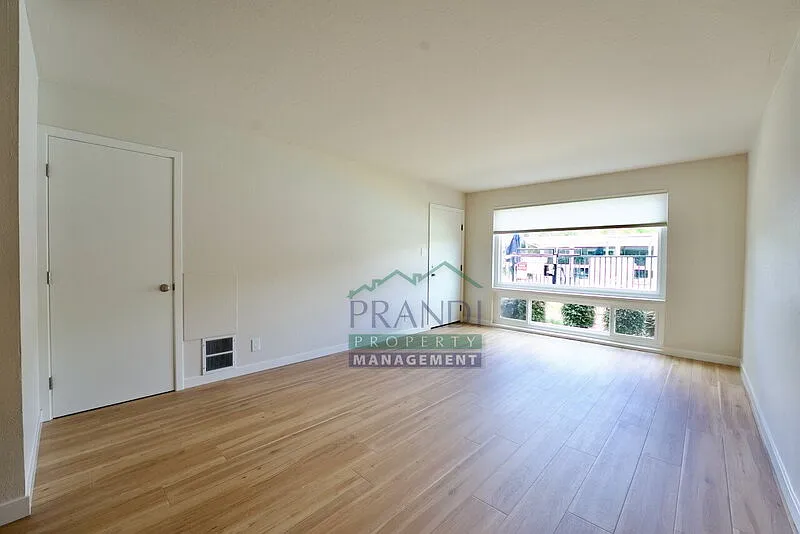 2 bed, 1.0 bath, 800 sqft, $3,350 — Photo 3