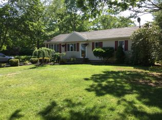 20 4th St, Moriches, NY 11955