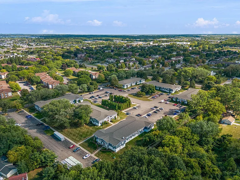 Town & Country Apartments - Wixom, MI — Photo 24