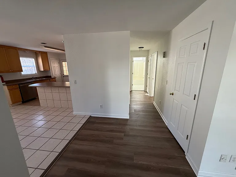 206 Olivarri Dr — Photo 5