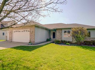 1008 Starlight Ln, Cottage Grove, WI 53527