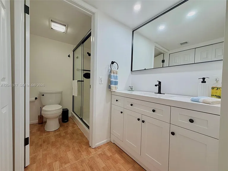 1203 Bahama Bnd #G1 — Photo 21