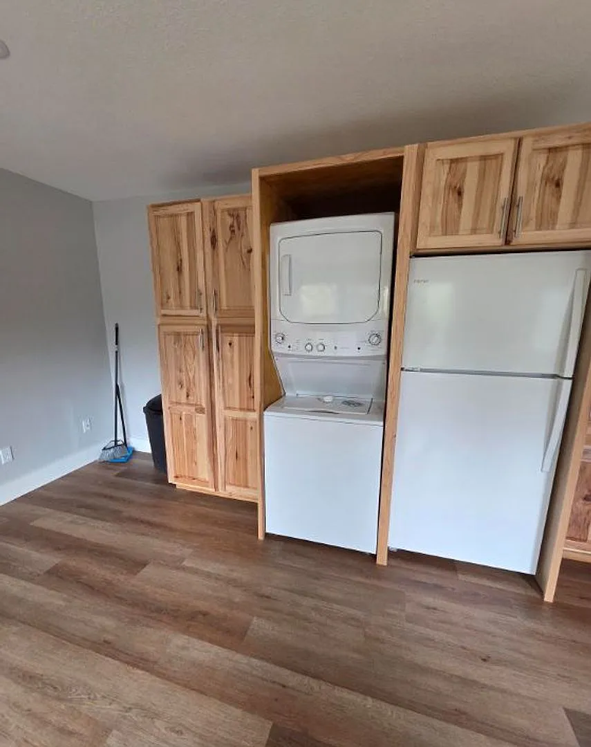 For Lease!! — Photo 4